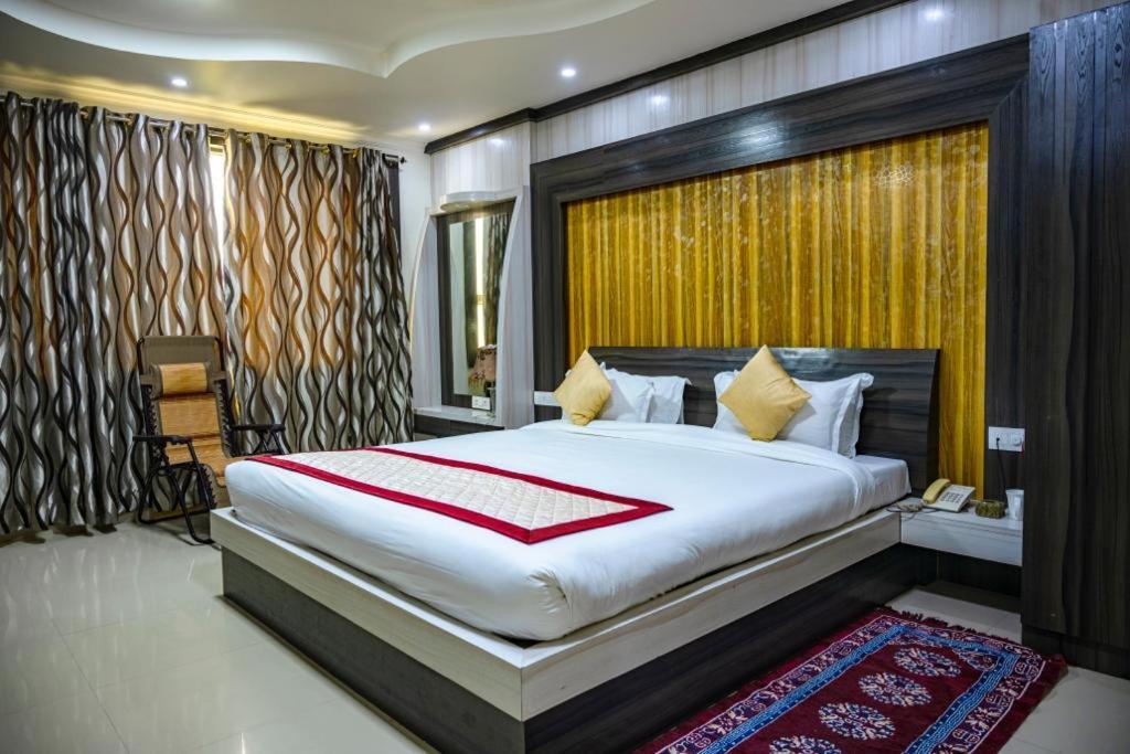 Bodhgaya Regency Hotel Exterior photo