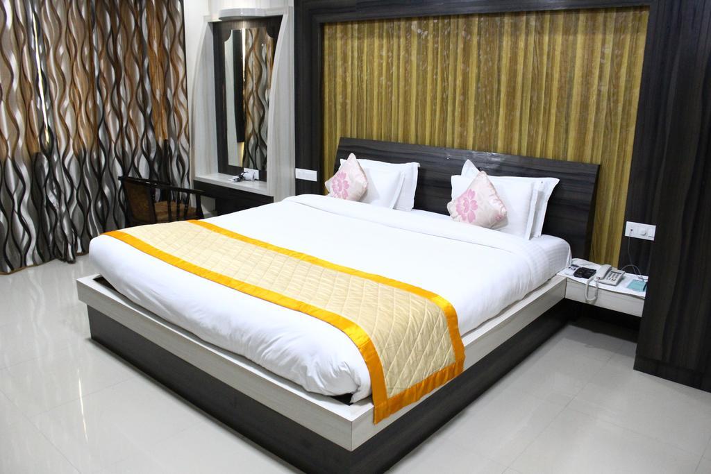 Bodhgaya Regency Hotel Exterior photo